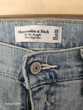Abercrombie & Fitch Women's The 90's Straight Ultra High Rise Size 25